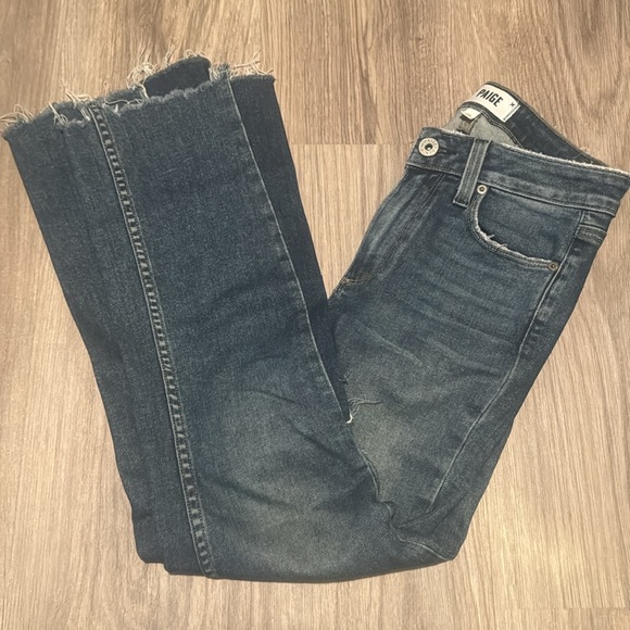 Paige COLETTE PIECED RAW-EDGE CROPPED FLARED JEANS IN KENYA DISTRESSED - Picture 7 of 8